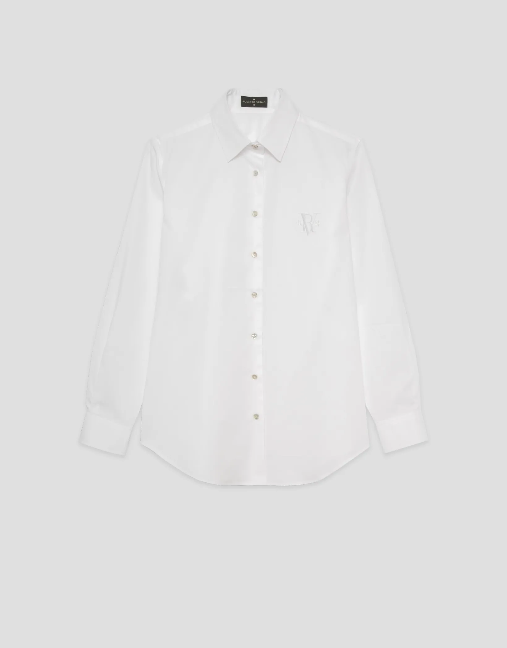 Camisa corte masculino blanca con logo bordado