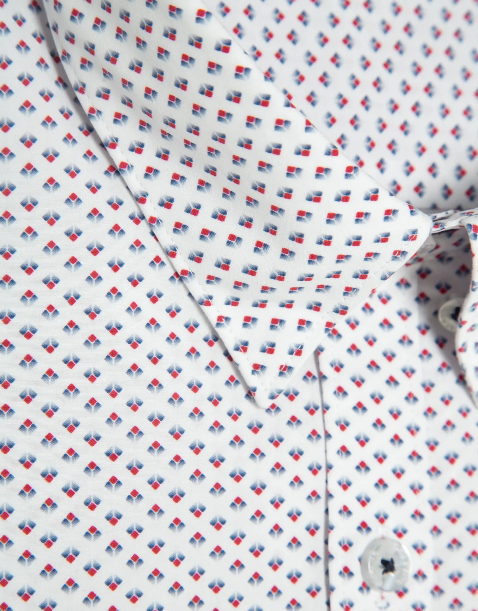 Camisa sport regular blanca estampado geométrico rojo/marino