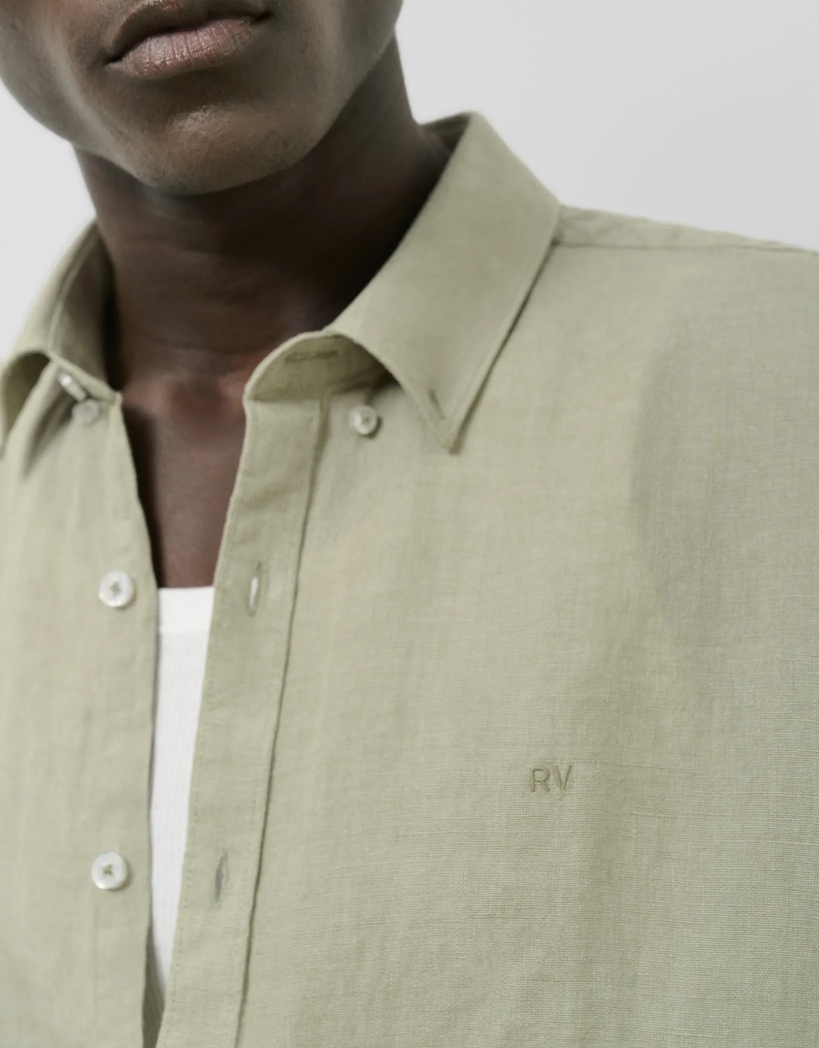 Camisa sport regular lino verde caqui