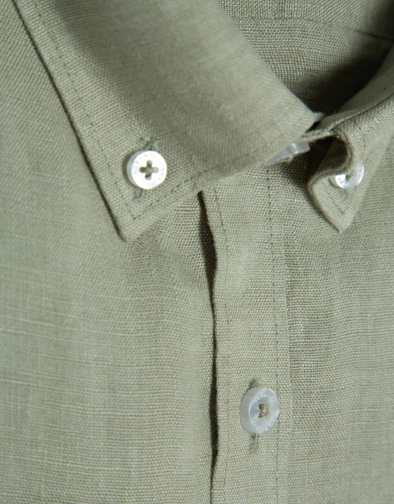 Camisa sport regular lino verde caqui