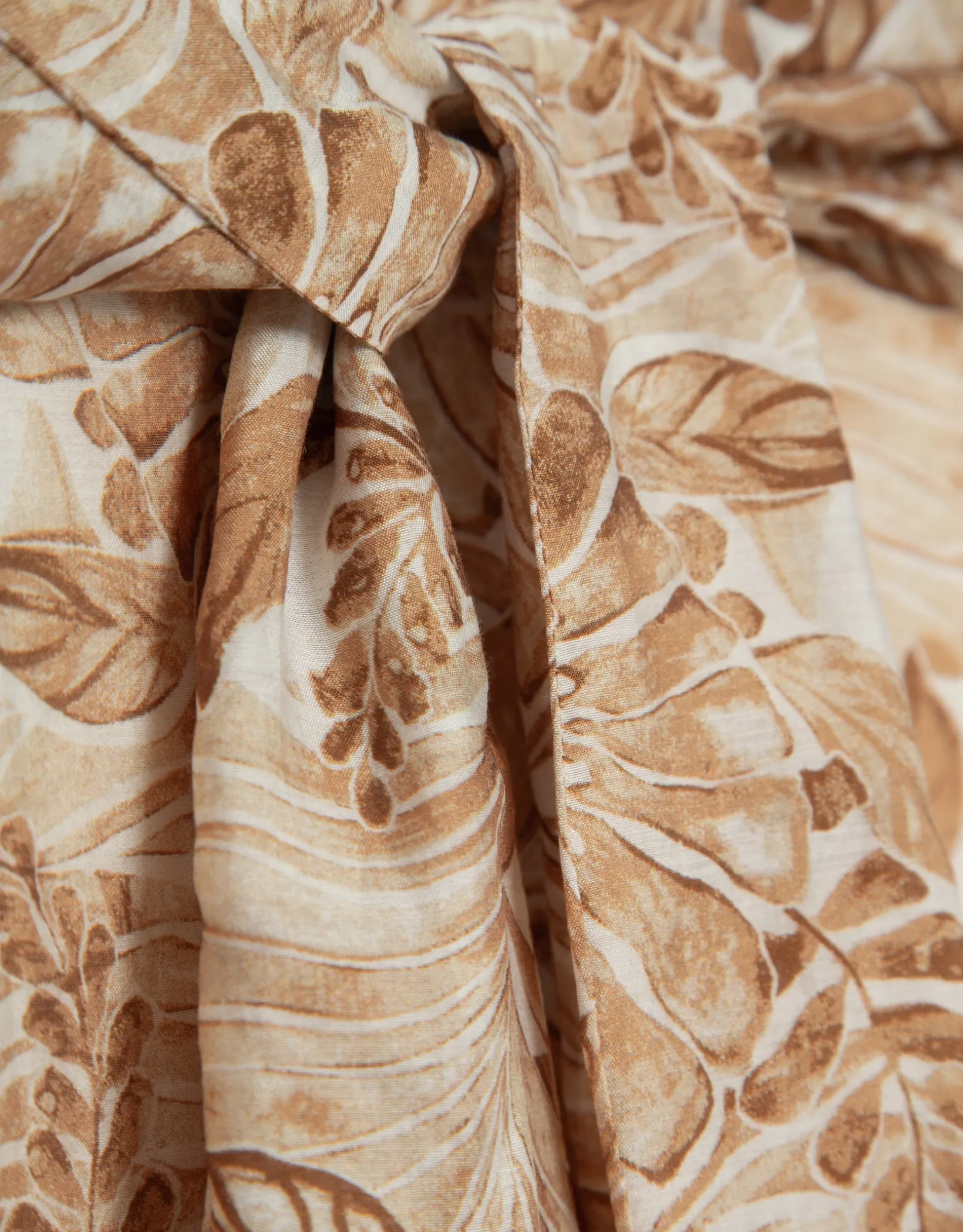 Falda midi estilo pareo en gasa estampado vegetal cámel
