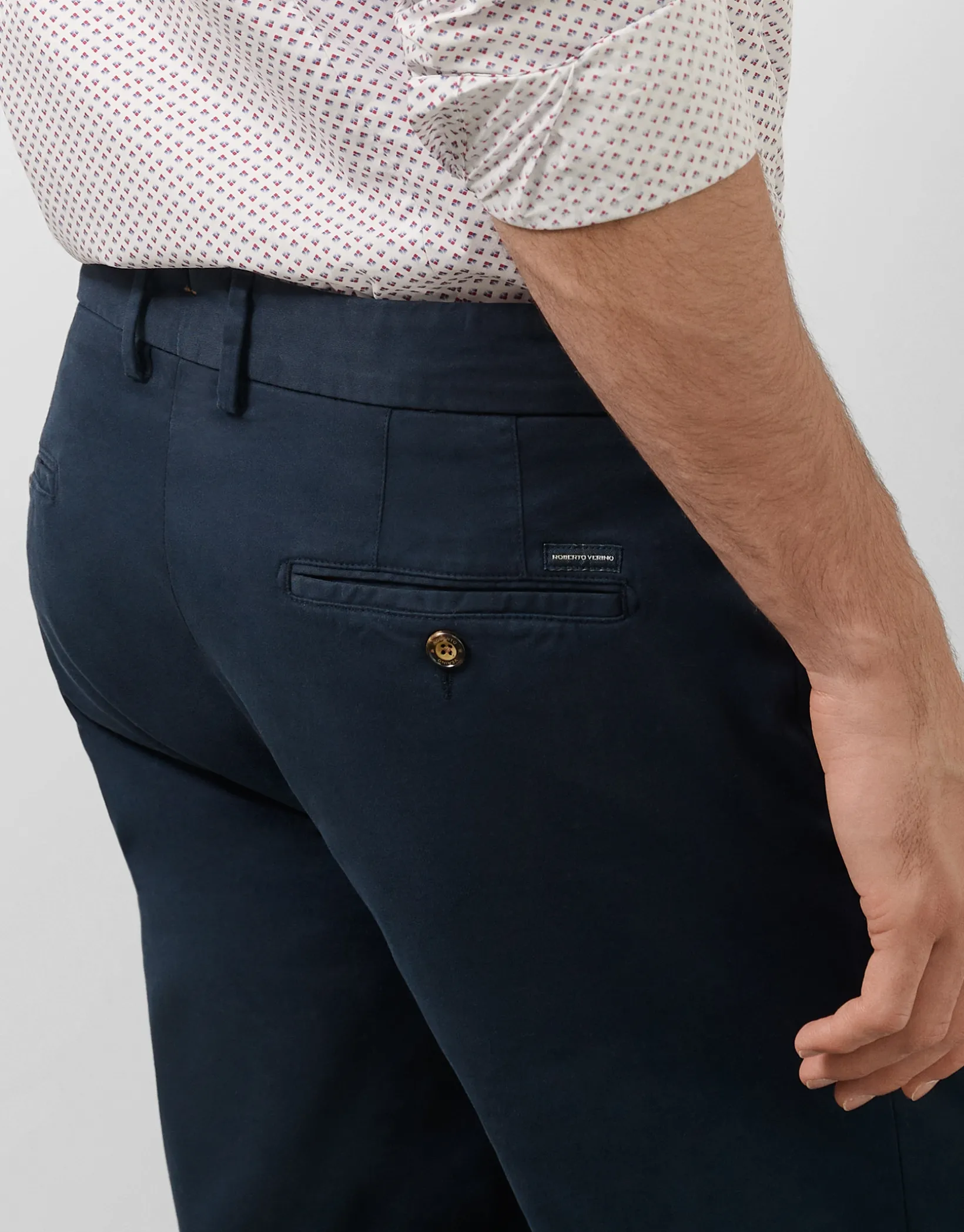 Pantalón chino tintado marino