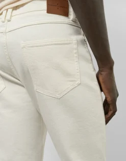 Pantalón denim regular color crudo