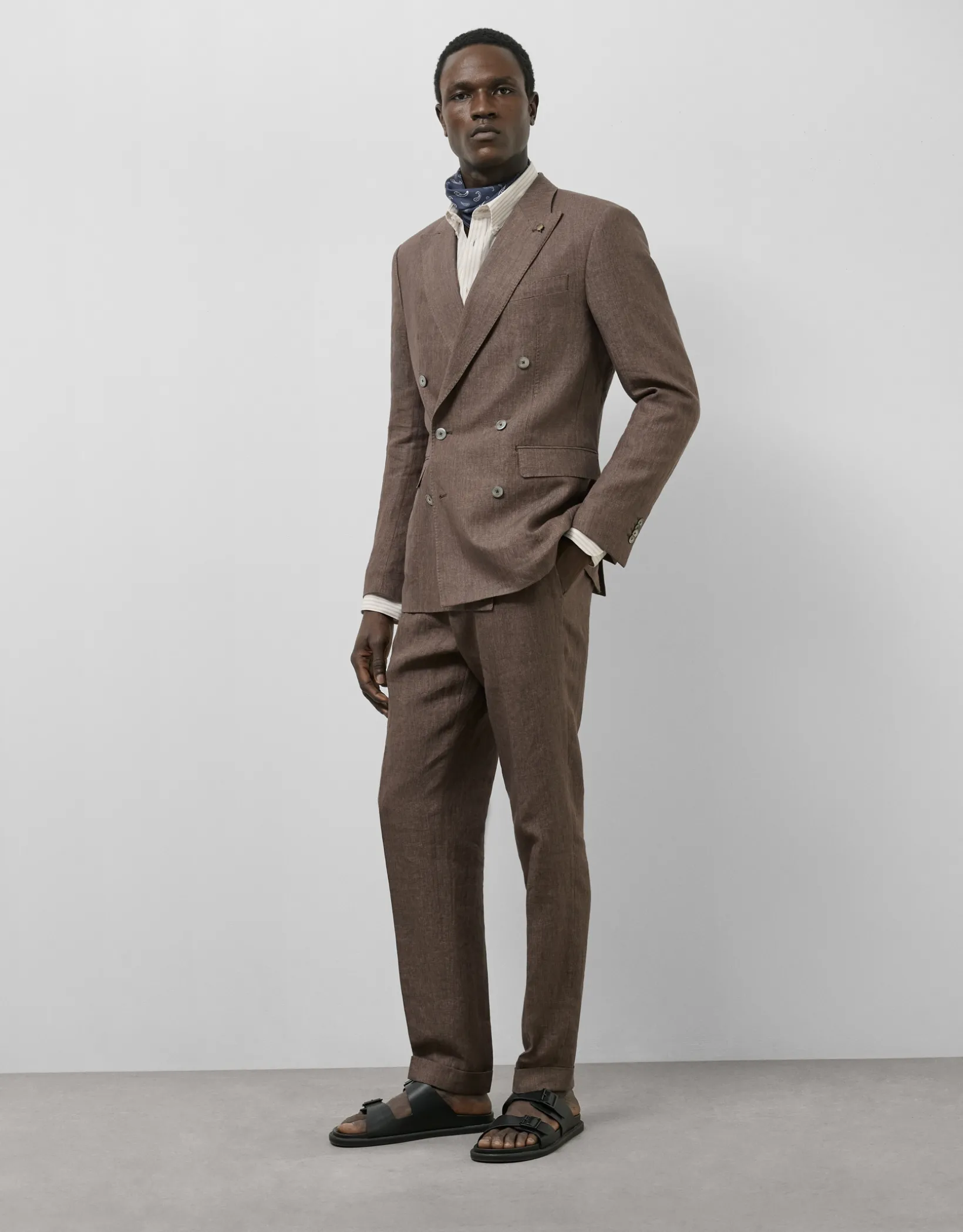 Pantalón pinzas lino tostado oscuro