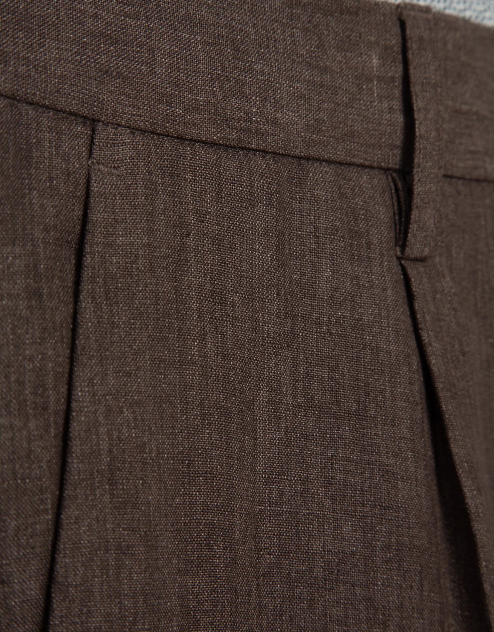 Pantalón pinzas lino tostado oscuro