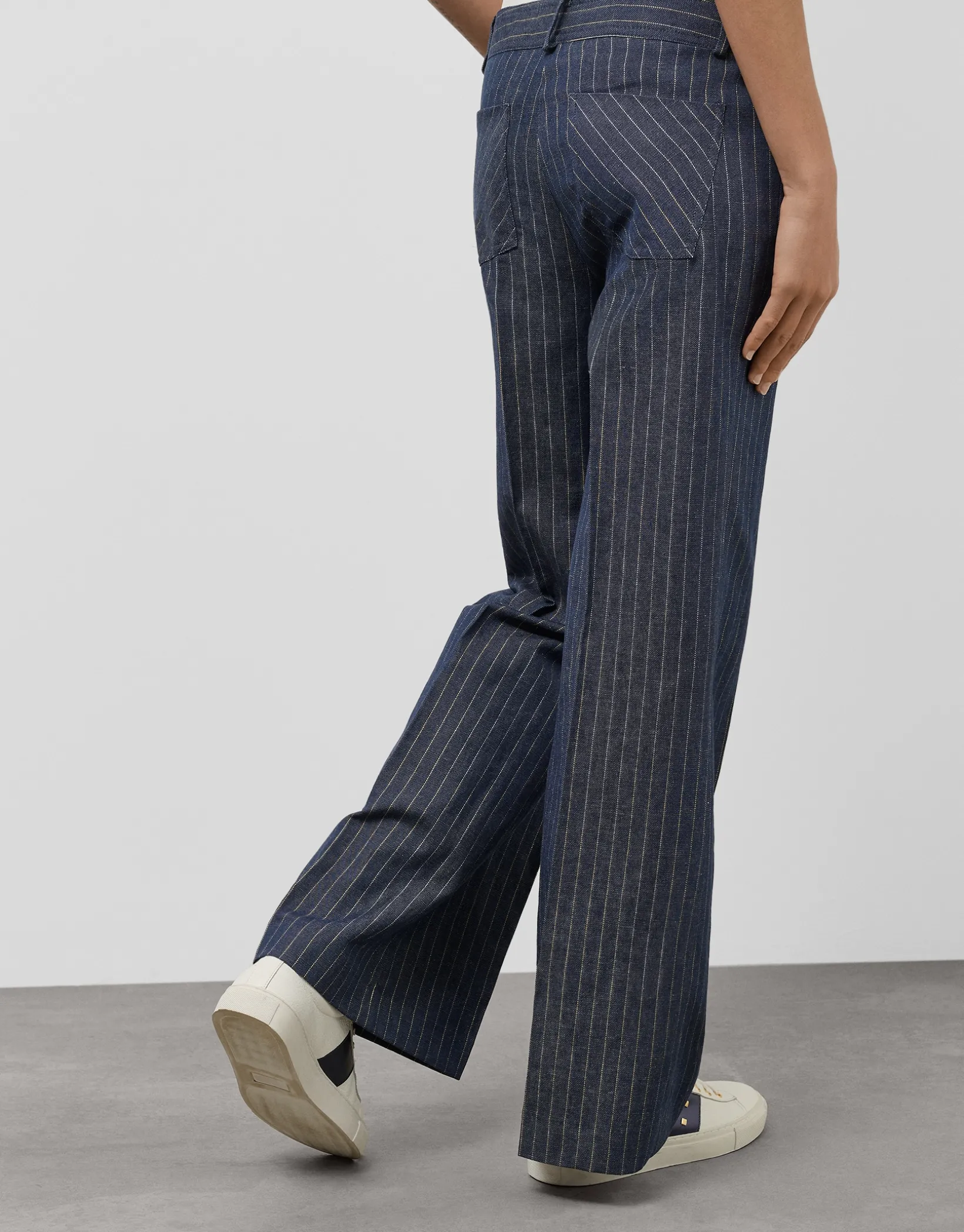 Pantalón recto en tejido vaquero con lino y perfil dorado