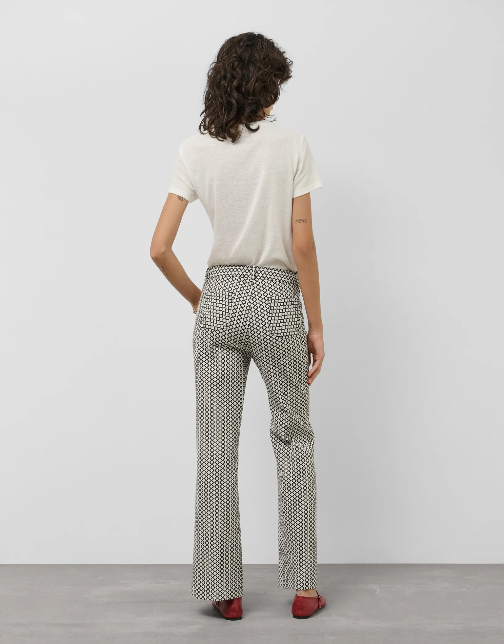 Pantalón recto jacquard geométrico blanco y negro