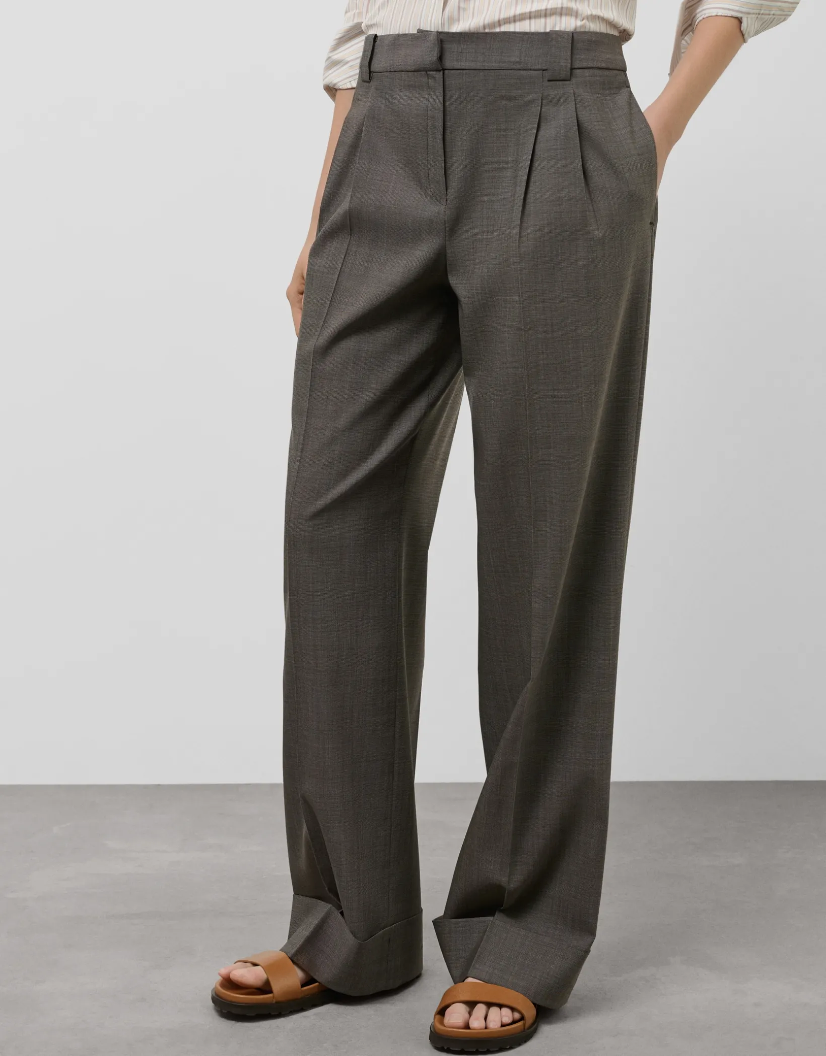 Pantalón sastre en lana fría punteada marrón claro