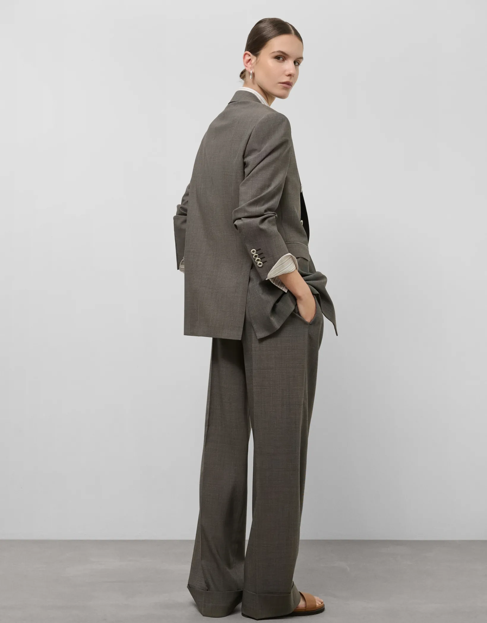 Pantalón sastre en lana fría punteada marrón claro
