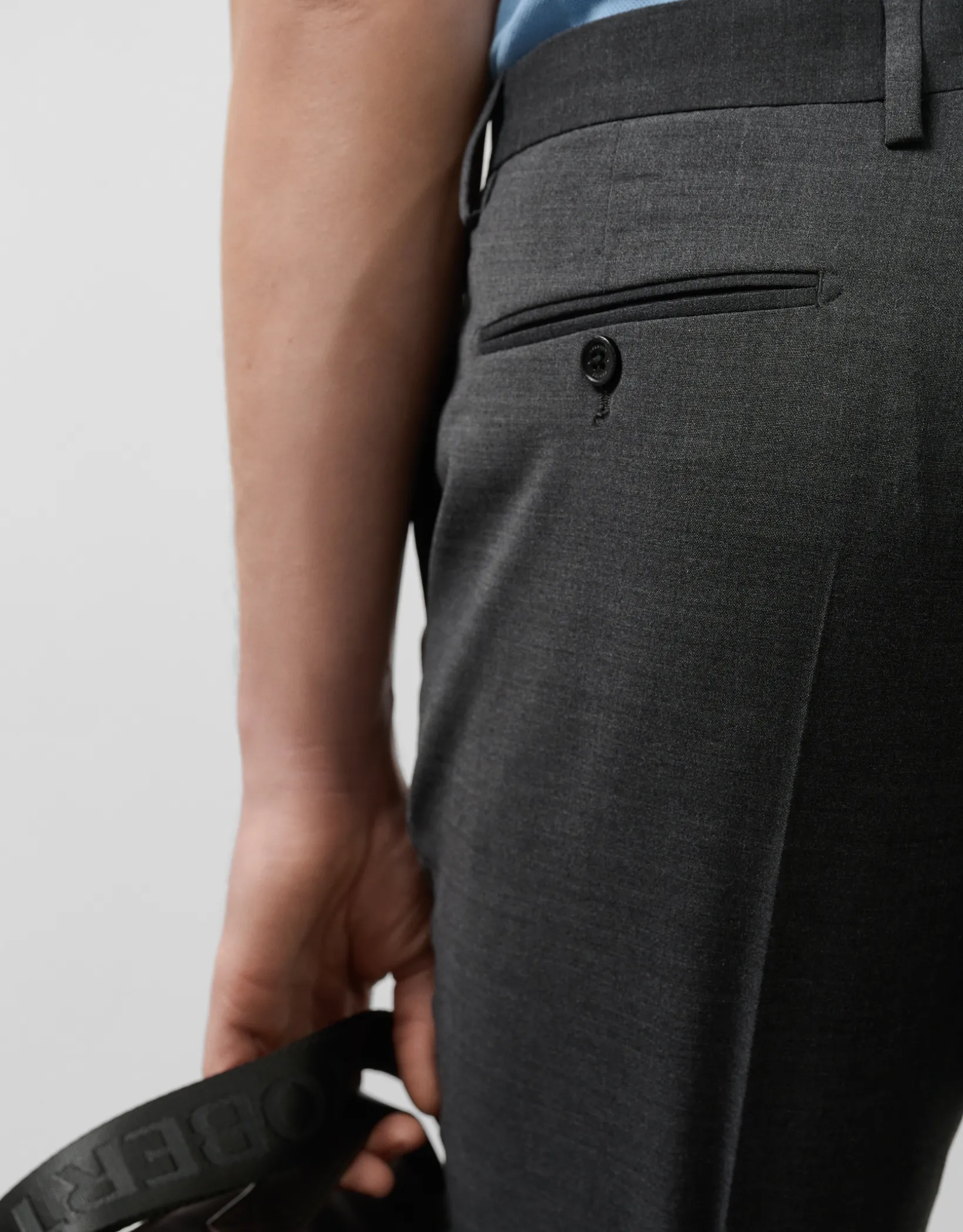 Pantalón vestir gris melange oscuro vuelta bajo