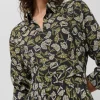Vestido midi plisado negro estampado hojas tonos verdes