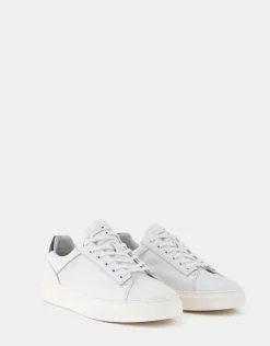 Zapatilla deportiva blanca talón azul