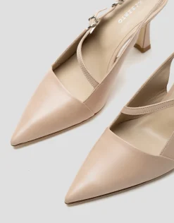 Zapato salón destalonado piel beige con pulsera