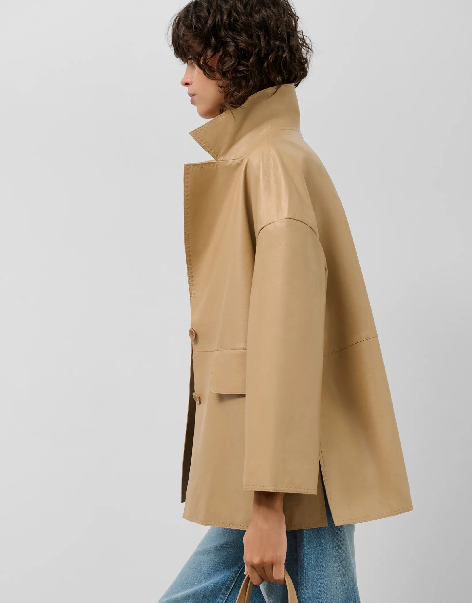 Abrigo corto napa beige