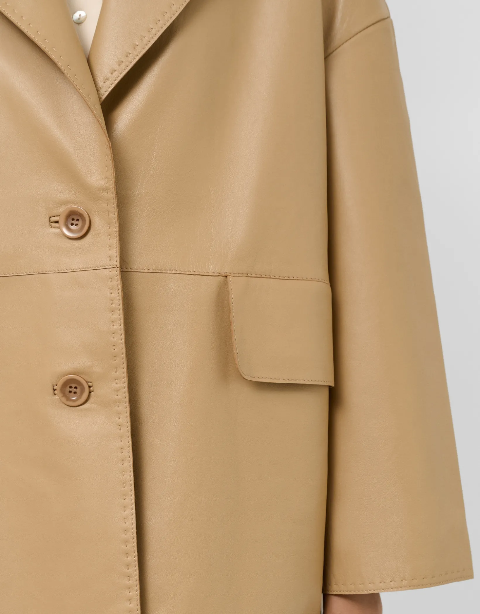 Abrigo corto napa beige