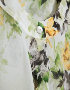 Blusa de manga corta en crepe georgette estampado floral