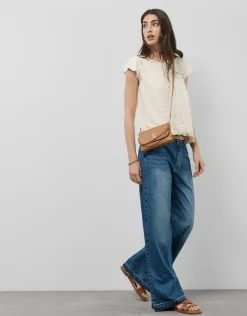 Blusa manga corta blanco roto con mini volantes en delantero