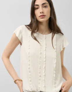 Blusa manga corta blanco roto con mini volantes en delantero