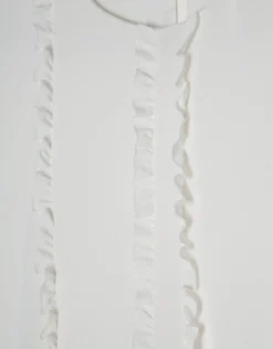 Blusa manga corta blanco roto con mini volantes en delantero