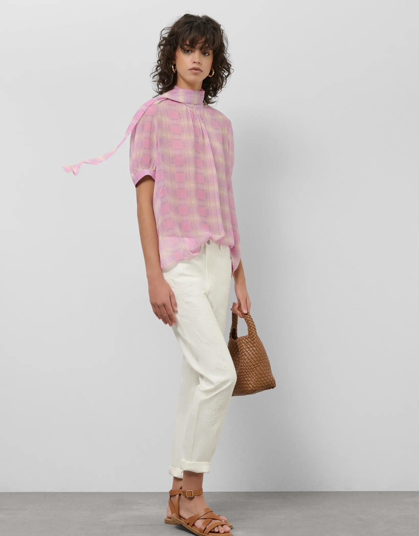 Blusa manga corta y cuello anudado cuadros tonos rosa
