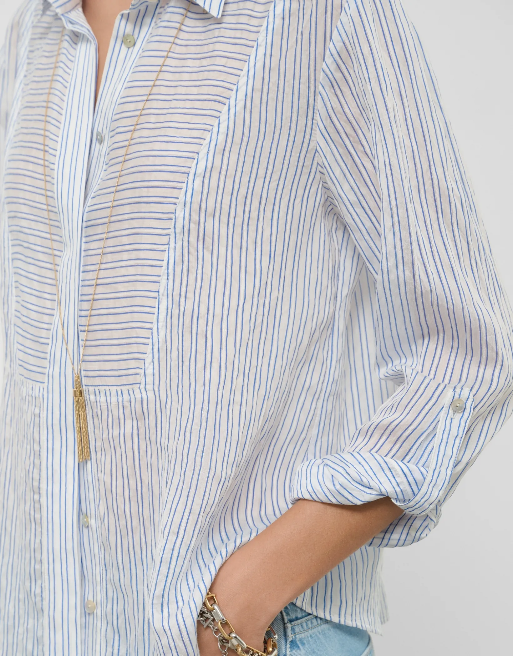 Blusa manga larga remangada rayas azul y blanco