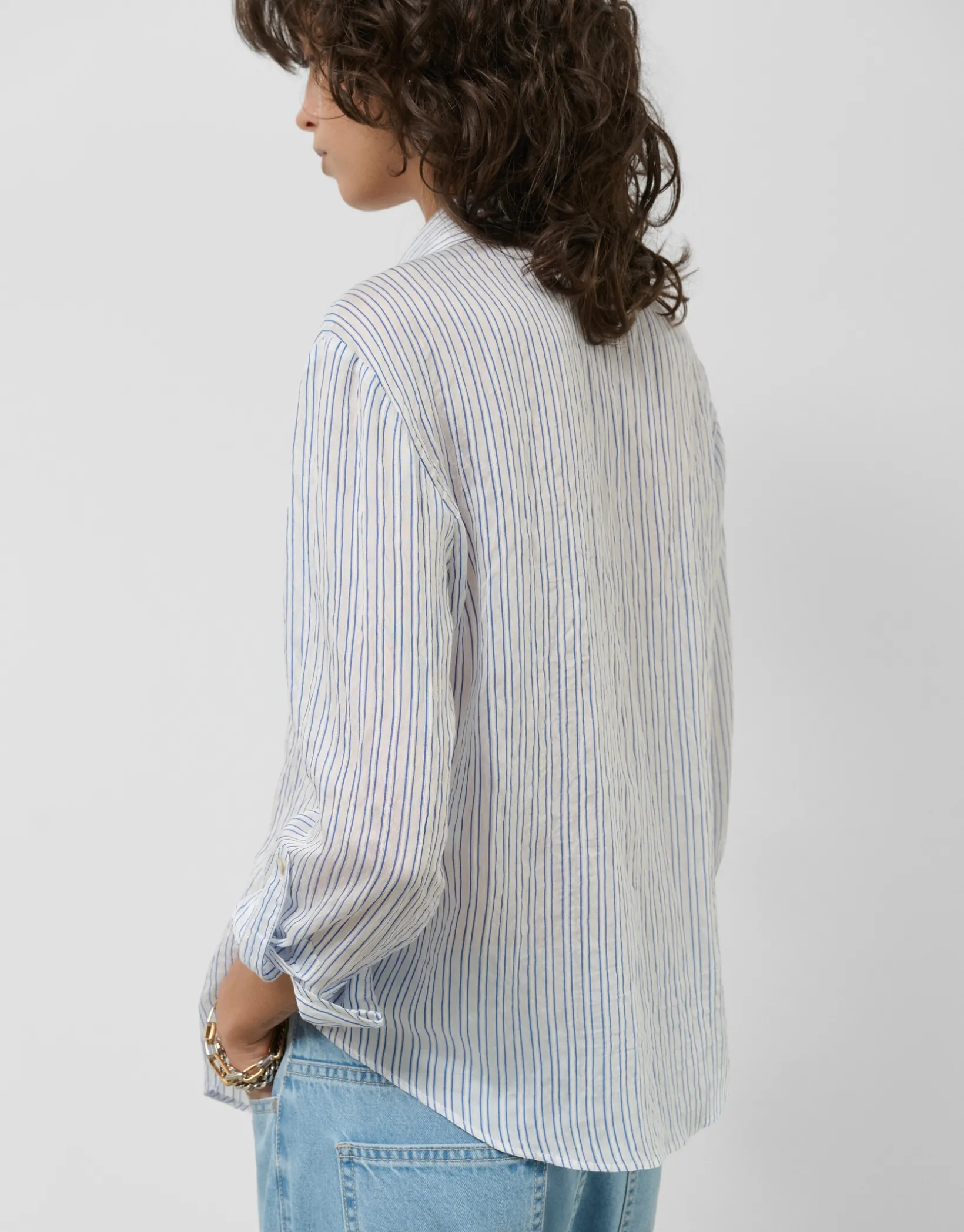 Blusa manga larga remangada rayas azul y blanco