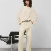Blusa manga larga tejido fluido beige con bordado floral