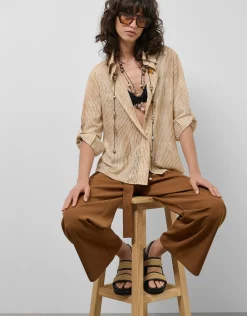 Blusa remangada crepé rayas arena y crudo