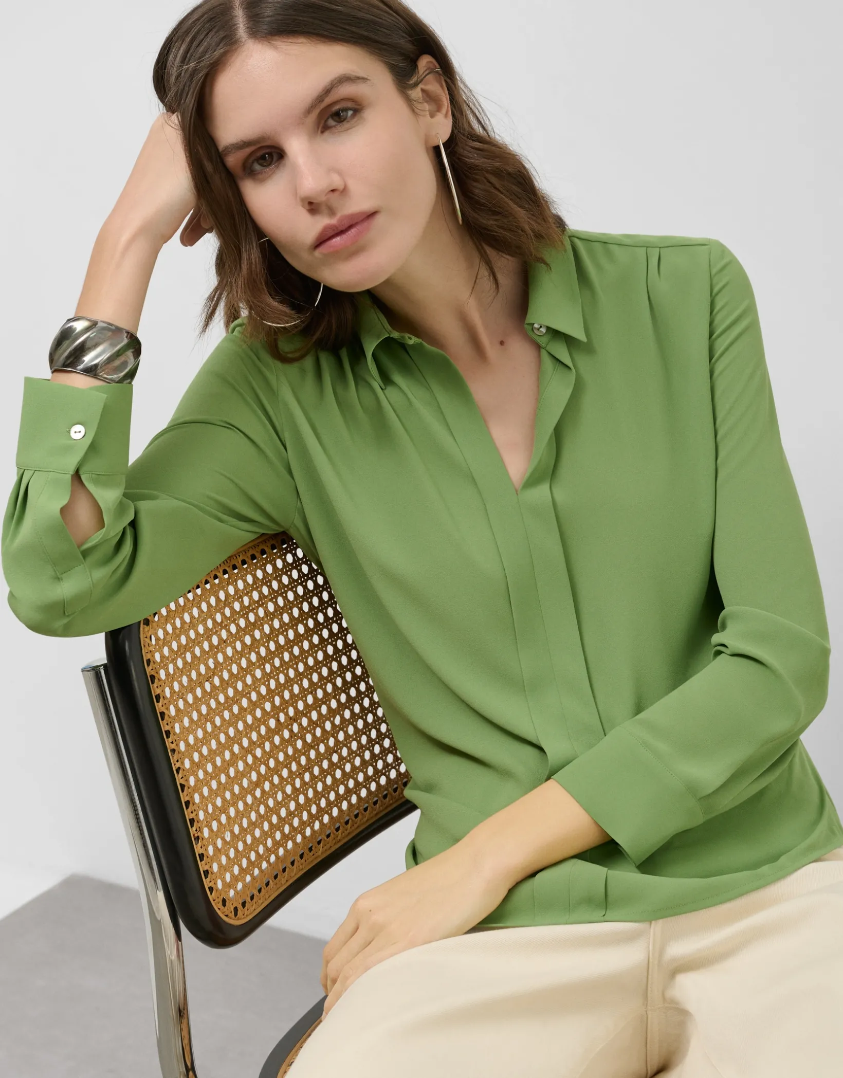 Blusa tabla central tejido fluido color verde