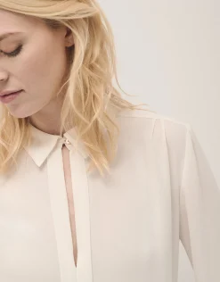 Blusa tabla central tejido fluido color crudo