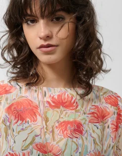 Blusón en gasa estampado vegetal floral tonos coral y rojo