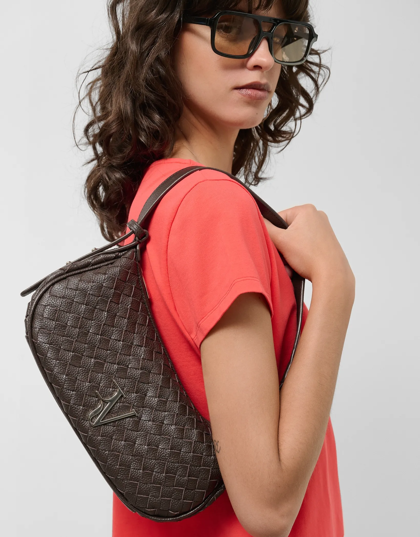 Bolso de hombro Erea Moon piel trenzada marrón