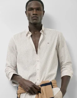 Camisa sport regular blanca estampado tostado