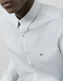 Camisa sport regular blanca estampado geométrico tonos azules
