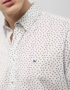Camisa sport regular blanca estampado marino