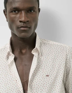 Camisa sport regular blanca estampado tostado