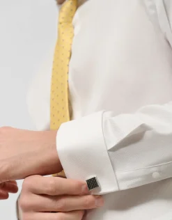 Camisa vestir regular microestructura flor blanca