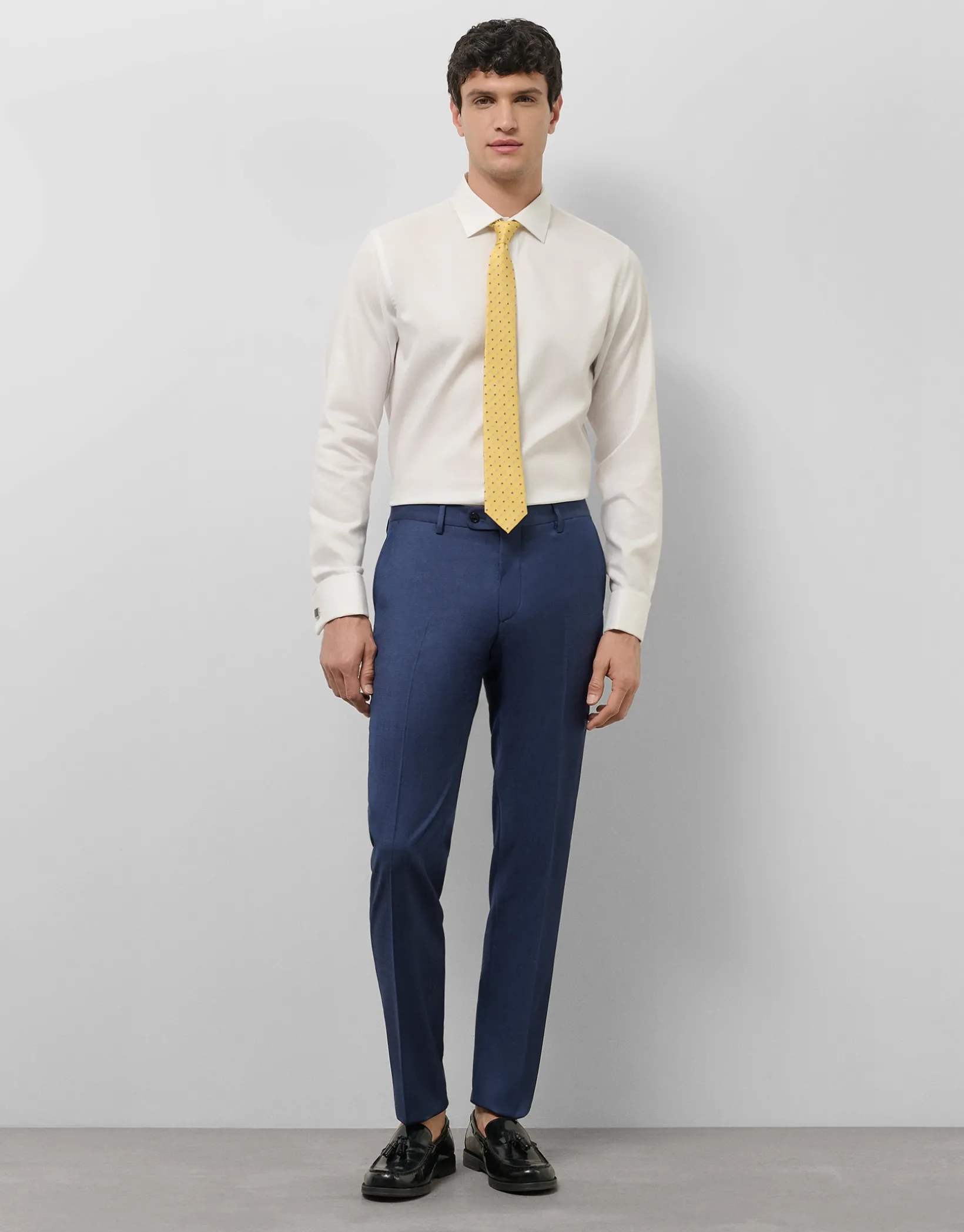 Camisa vestir regular microestructura flor blanca