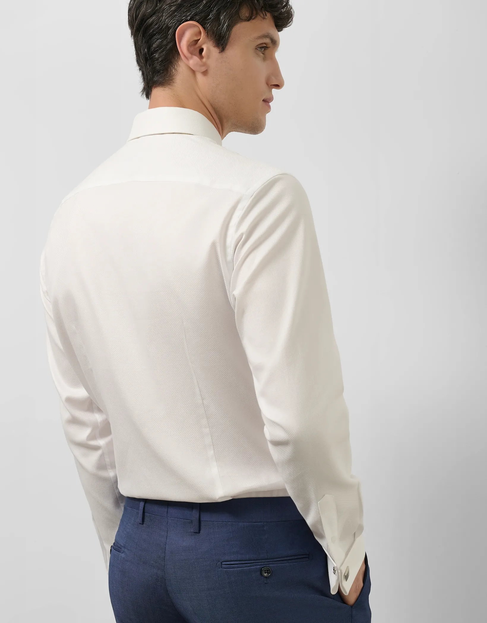Camisa vestir regular microestructura flor blanca