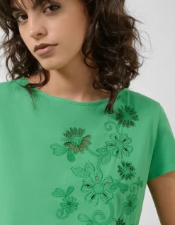 Camiseta algodón verde con flores bordadas