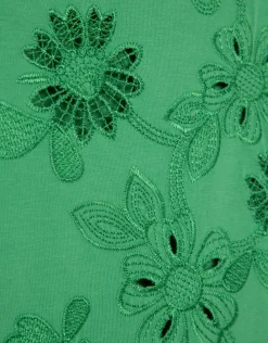 Camiseta algodón verde con flores bordadas