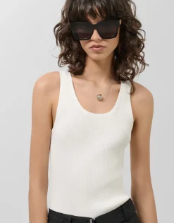 Camiseta canalé blanco con logo bordado