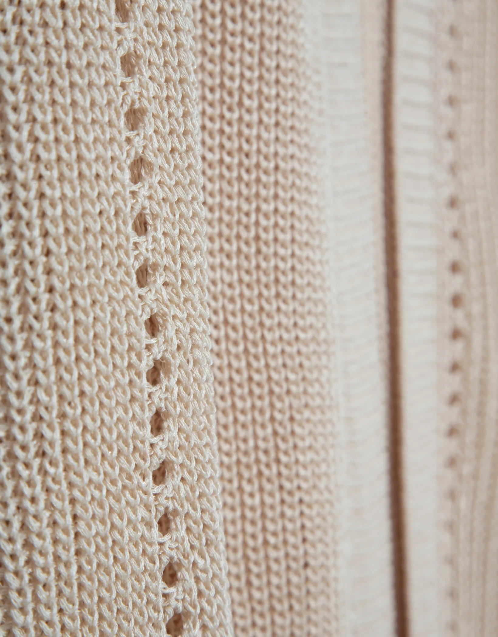 Chaqueta larga punto trabajado beige