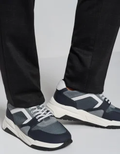 Deportiva estilo runner gris con suela track