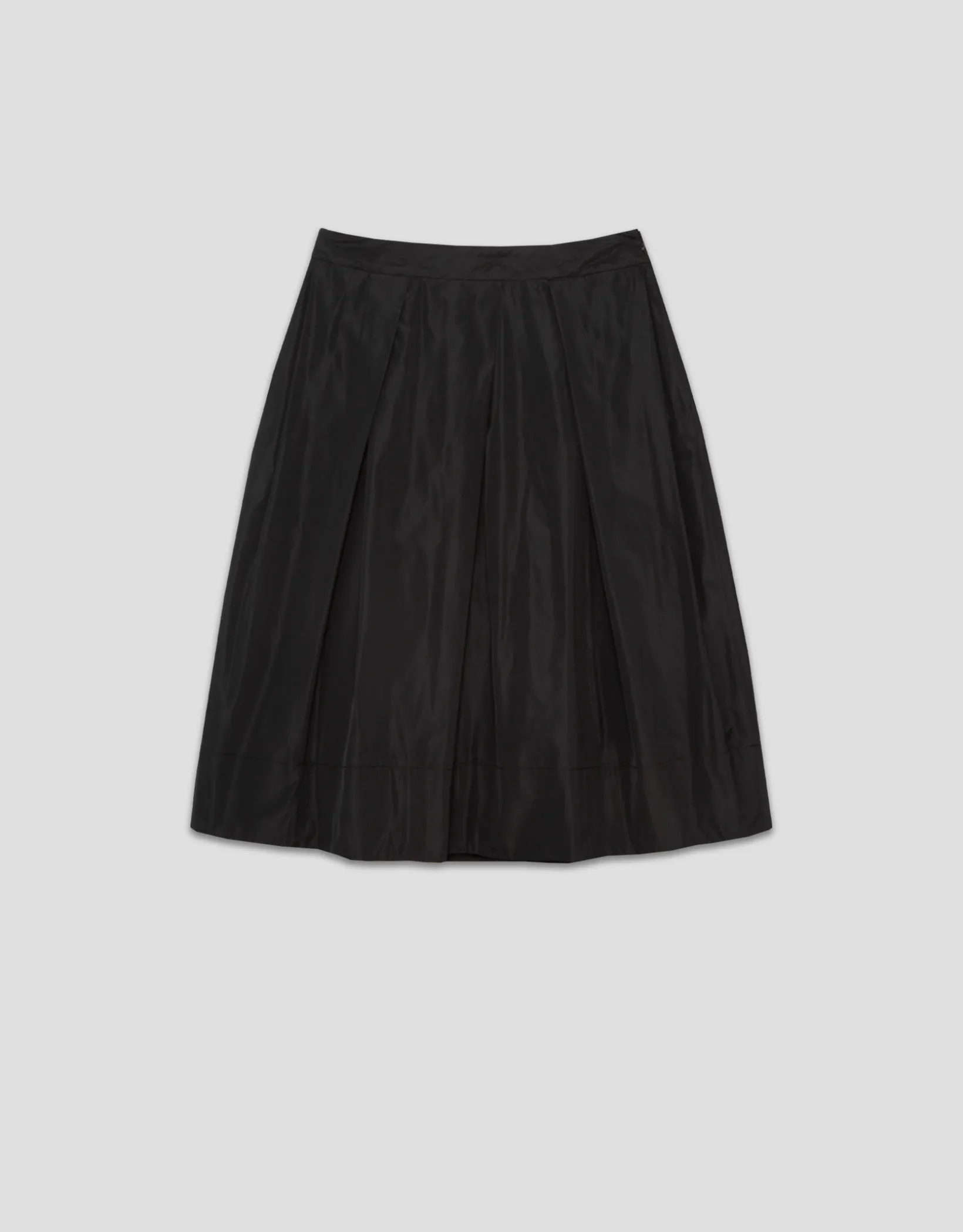 Falda con pliegues en tafeta negra