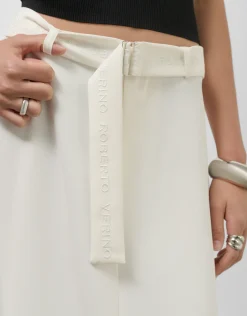 Falda midi fluida twill crudo con cinturón
