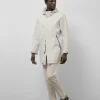 Gabardina minimal gris claro