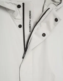 Gabardina minimal gris claro