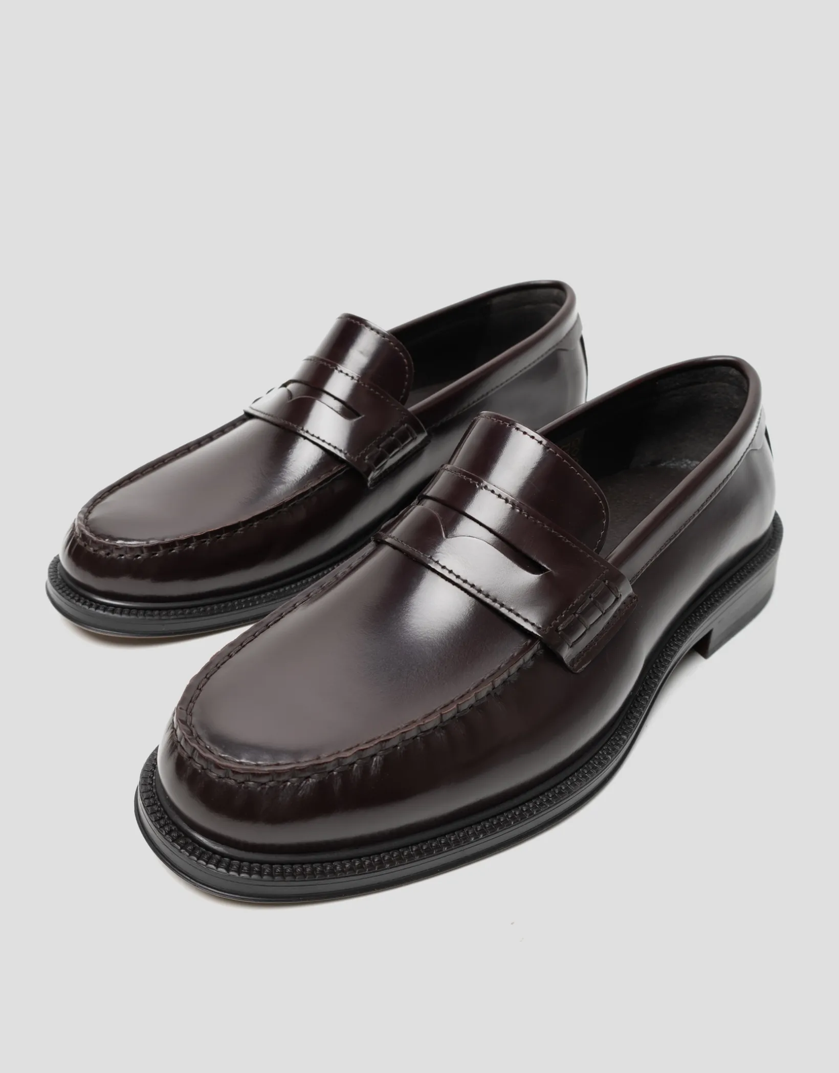 Mocasín masculino piel marrón con antifaz