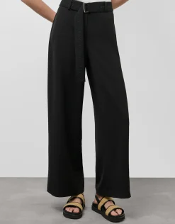 Pantalón ancho fluido twill negro con cinturón